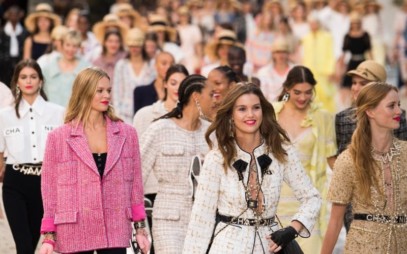 chanel-defilesinin-perde-arkasi-netflixte-1